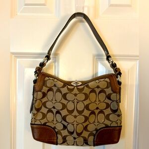 2009 Coach Shoulder Bag in great condition!